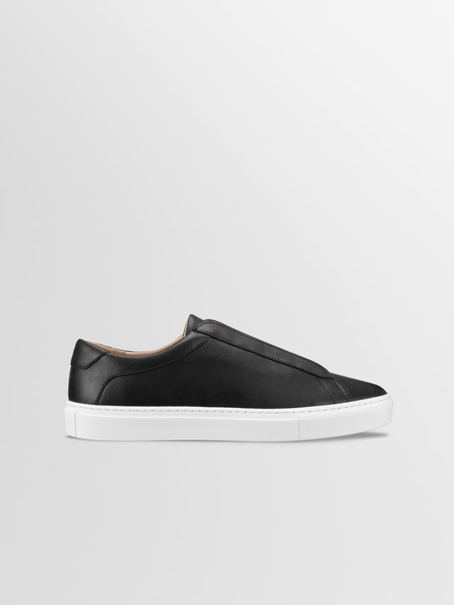 Capri X Leather Sneaker in Onyx