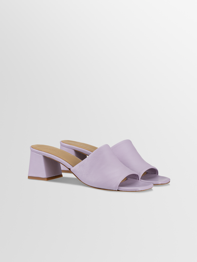 Amelia in Lilac