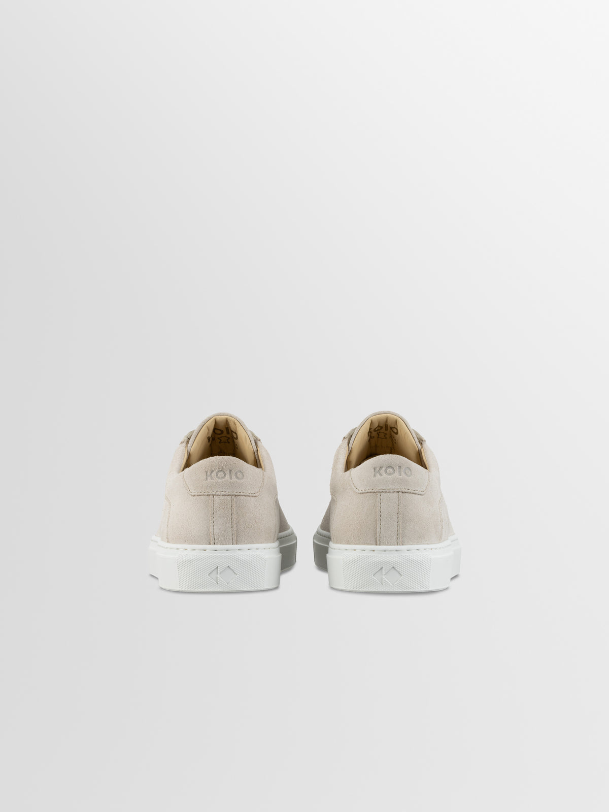 A pair of men