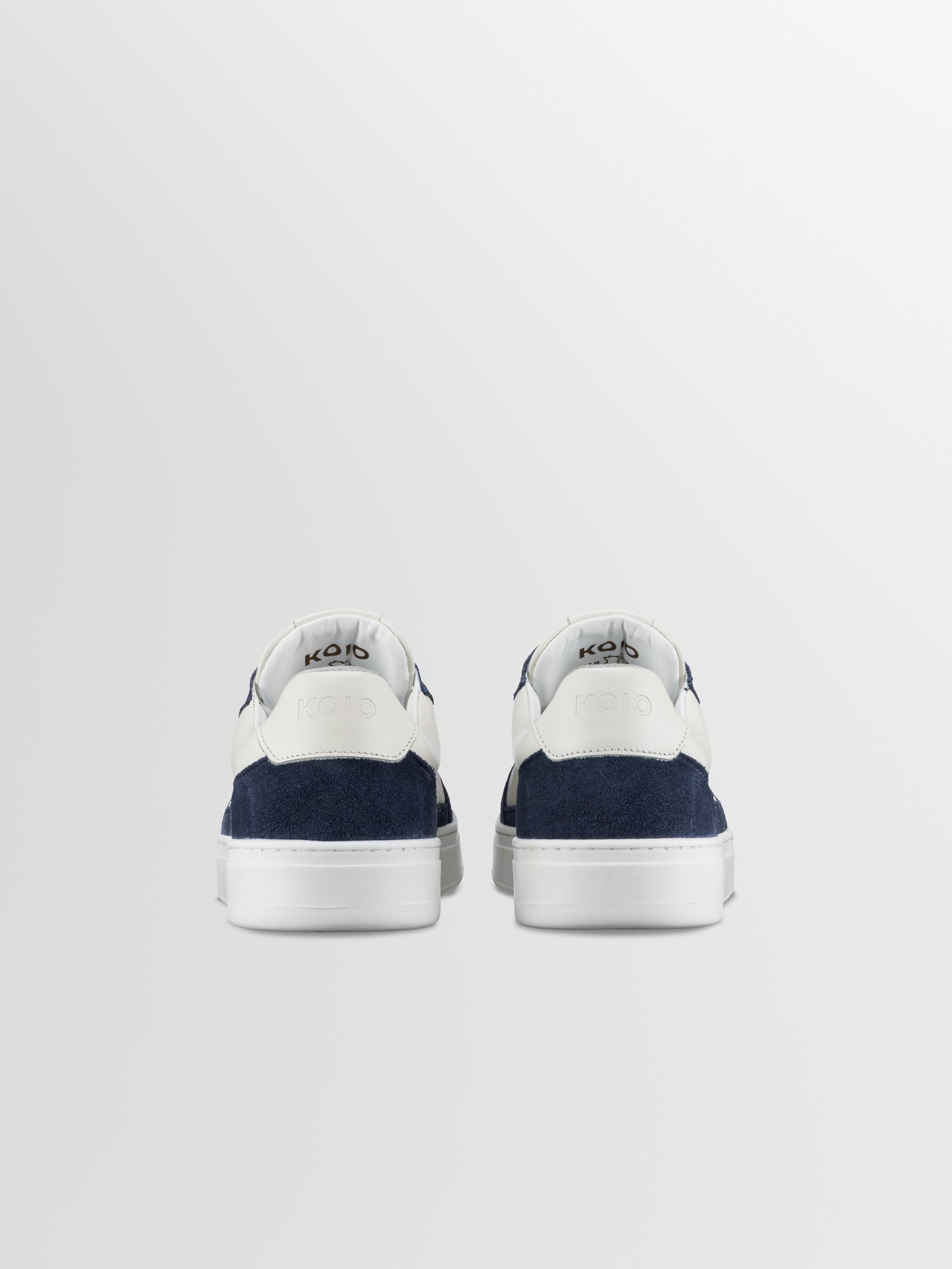 Carrara in Sail