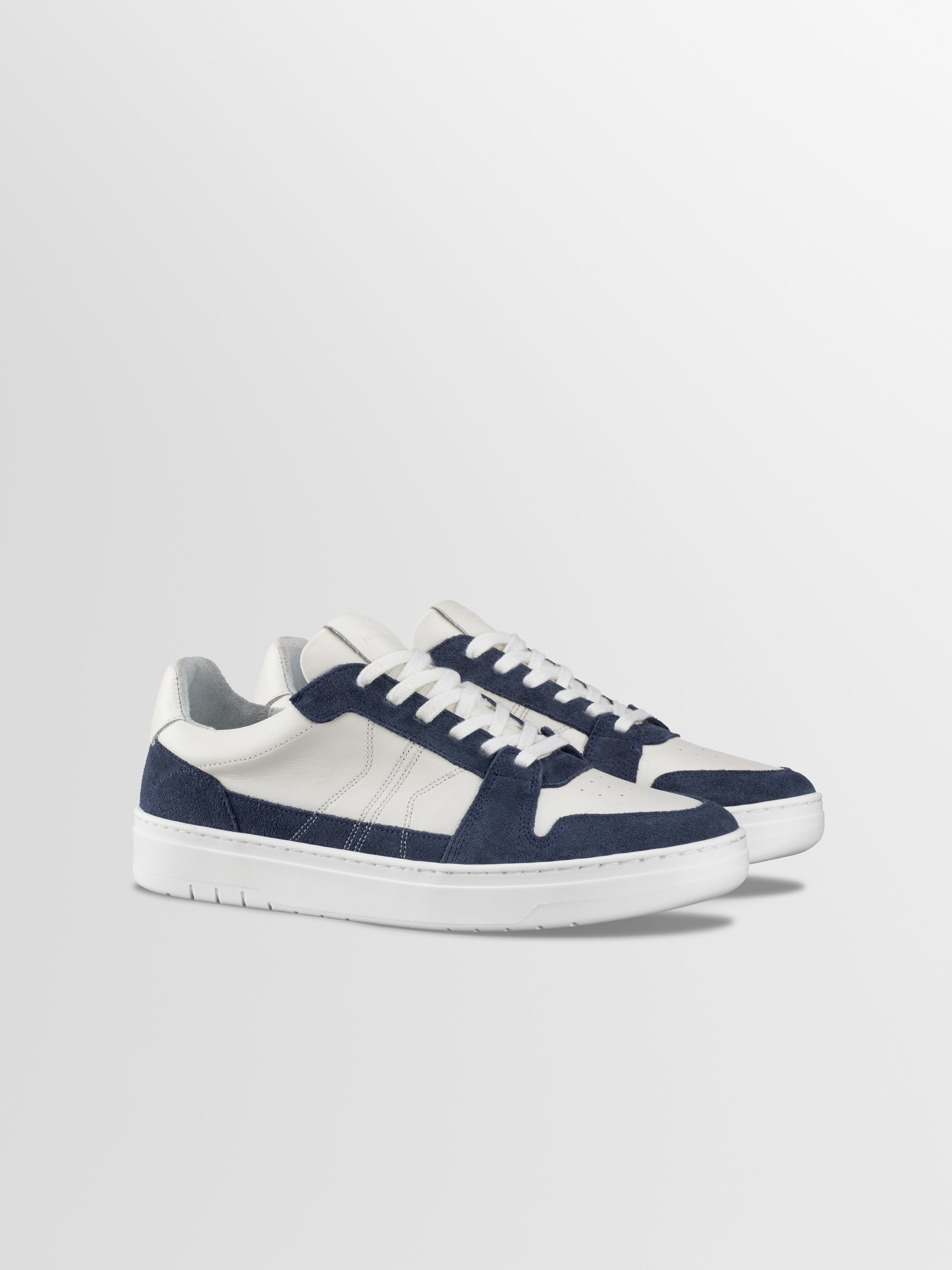 Carrara in Sail