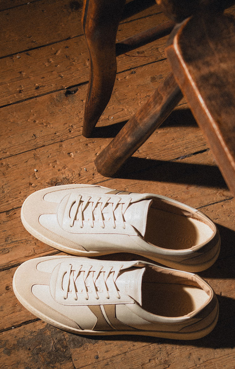 コモコ Men's Off-White Leather Low-top Sneaker | Monza in Latte