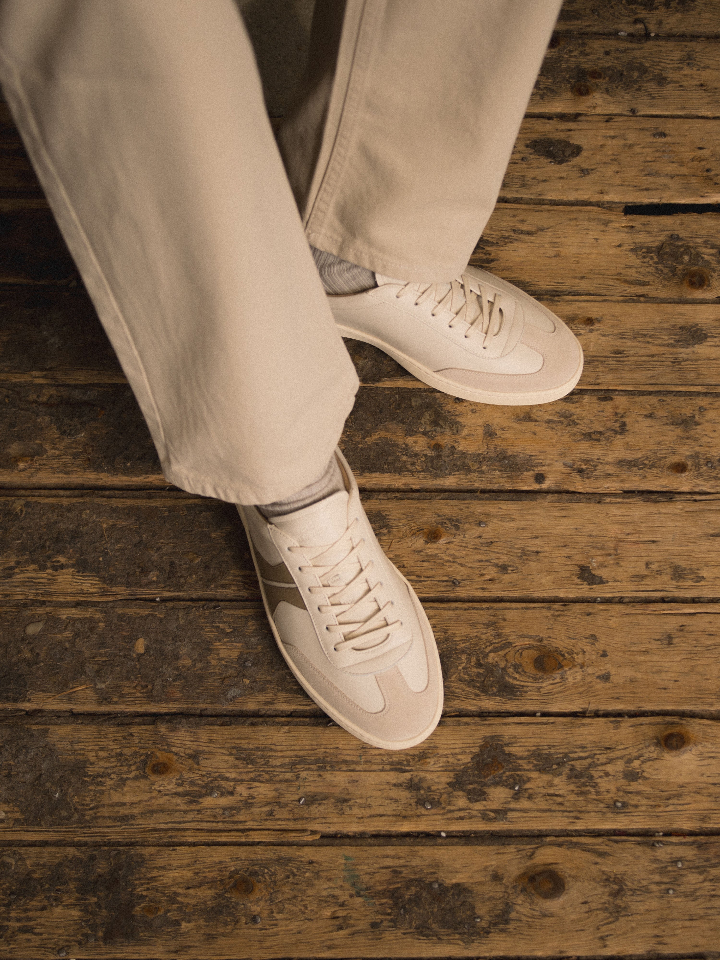コモコ Men's Off-White Leather Low-top Sneaker | Monza in Latte
