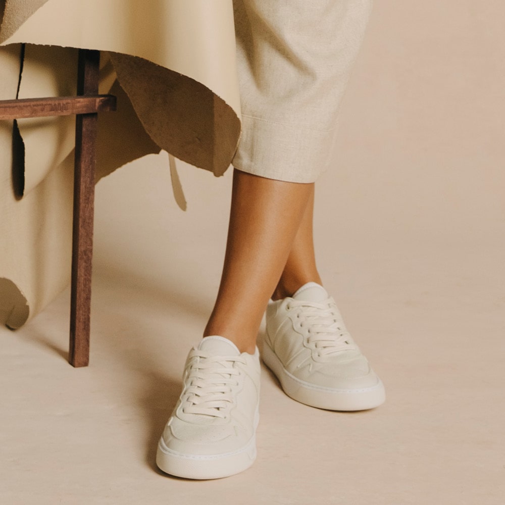 Women's Low Top Leather Sneaker in Off-White | Metro Antique White | KOIO leg down