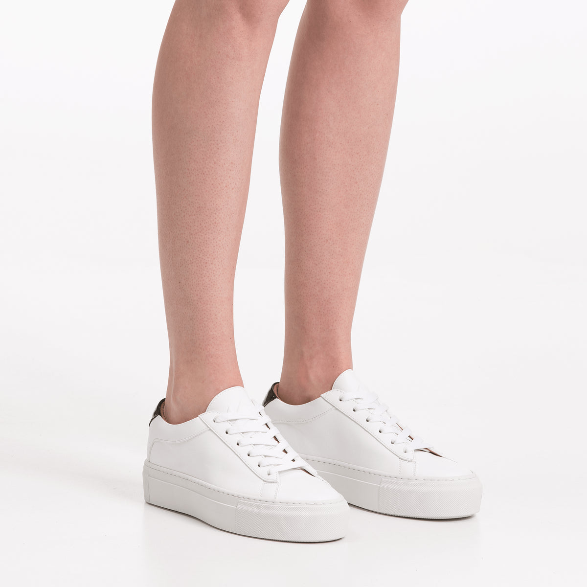 Women's Low Top White Platform Sneaker | Platform Bianco | KOIO leg down