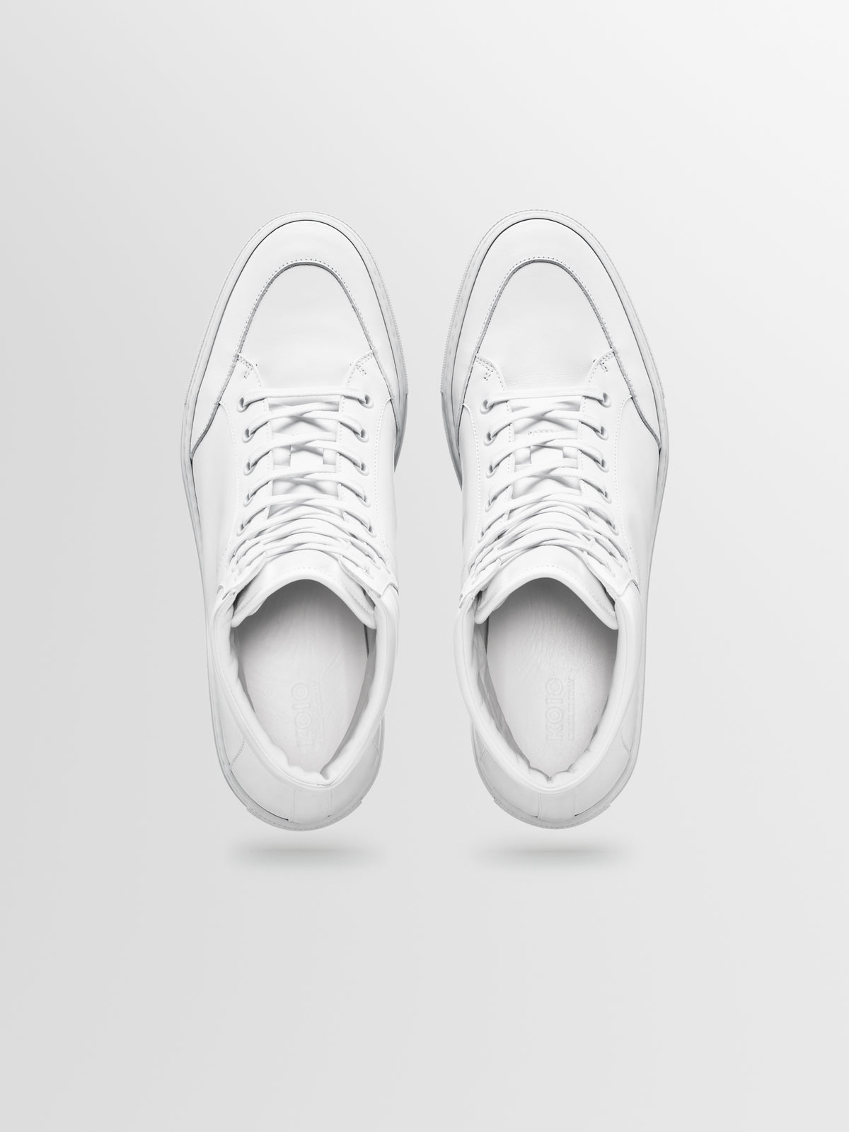 Primo in Triple White